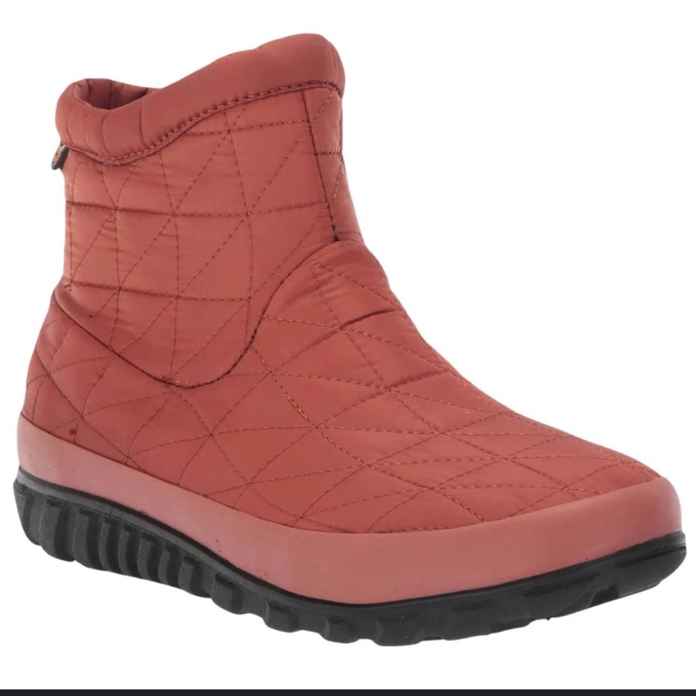 New with tags Bogs Women's Snowday ll Short-Paprika Quilted Ankle Boots